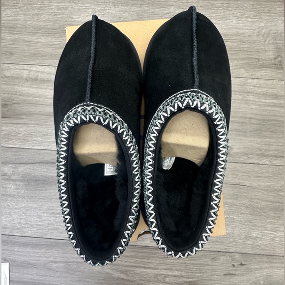 WOMEN'S UGG TASMAN SLIPPERS, COLOR BLACK BRAND NEW NEVER WORN WITH BOXES - Picture 6 of 6